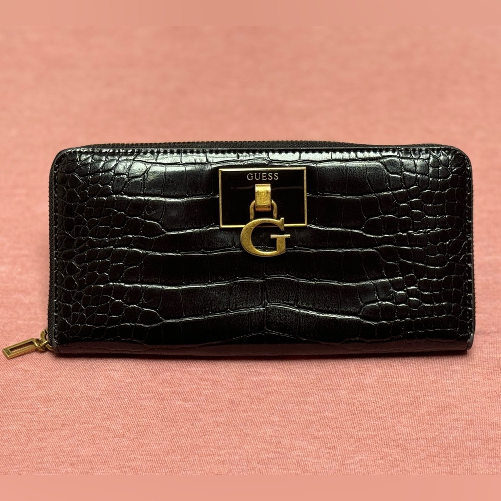 Guess Black Snake Skin Style Wallet With Brass Hardware | Excellent Condition